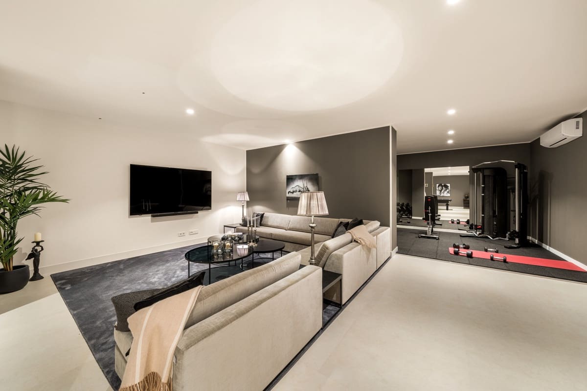 5 soverom Villa til salgs i Nueva Andalucia med svømmebasseng garasje - € 5 695 000 (Ref: 10128321)