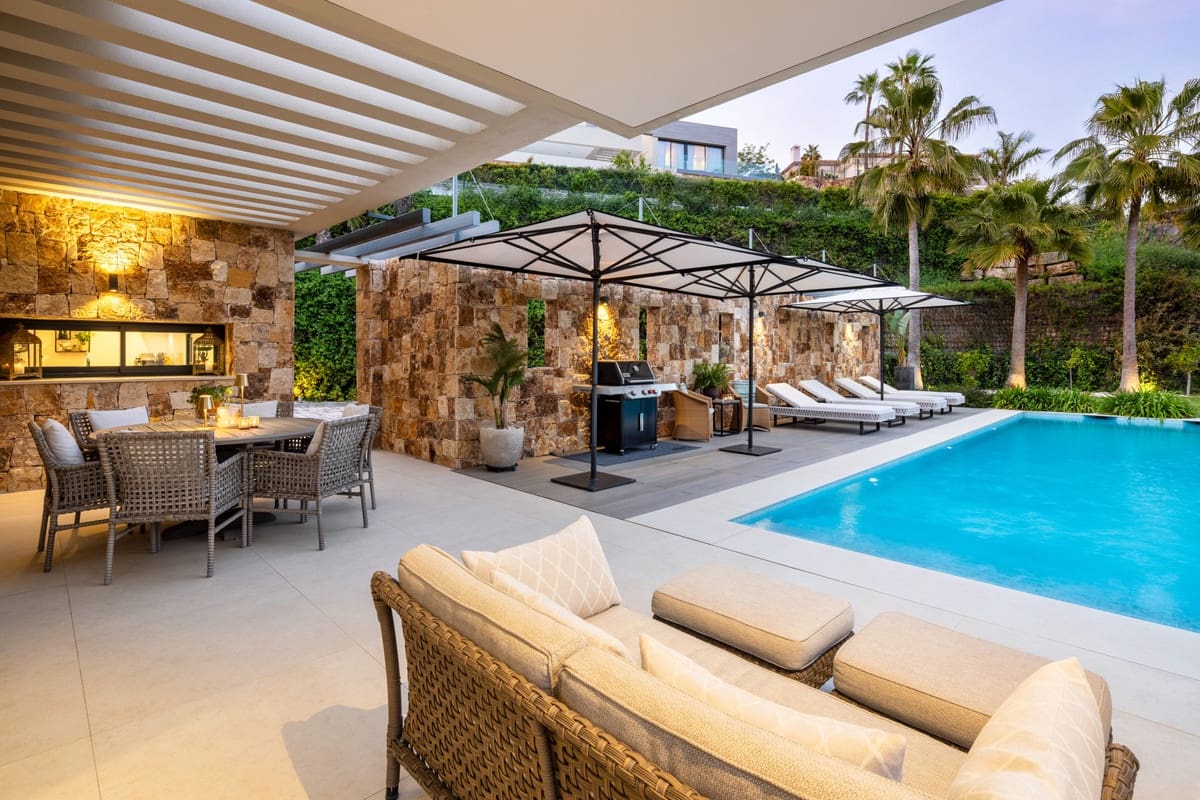 5 soverom Villa til salgs i Nueva Andalucia med svømmebasseng garasje - € 5 695 000 (Ref: 10128321)