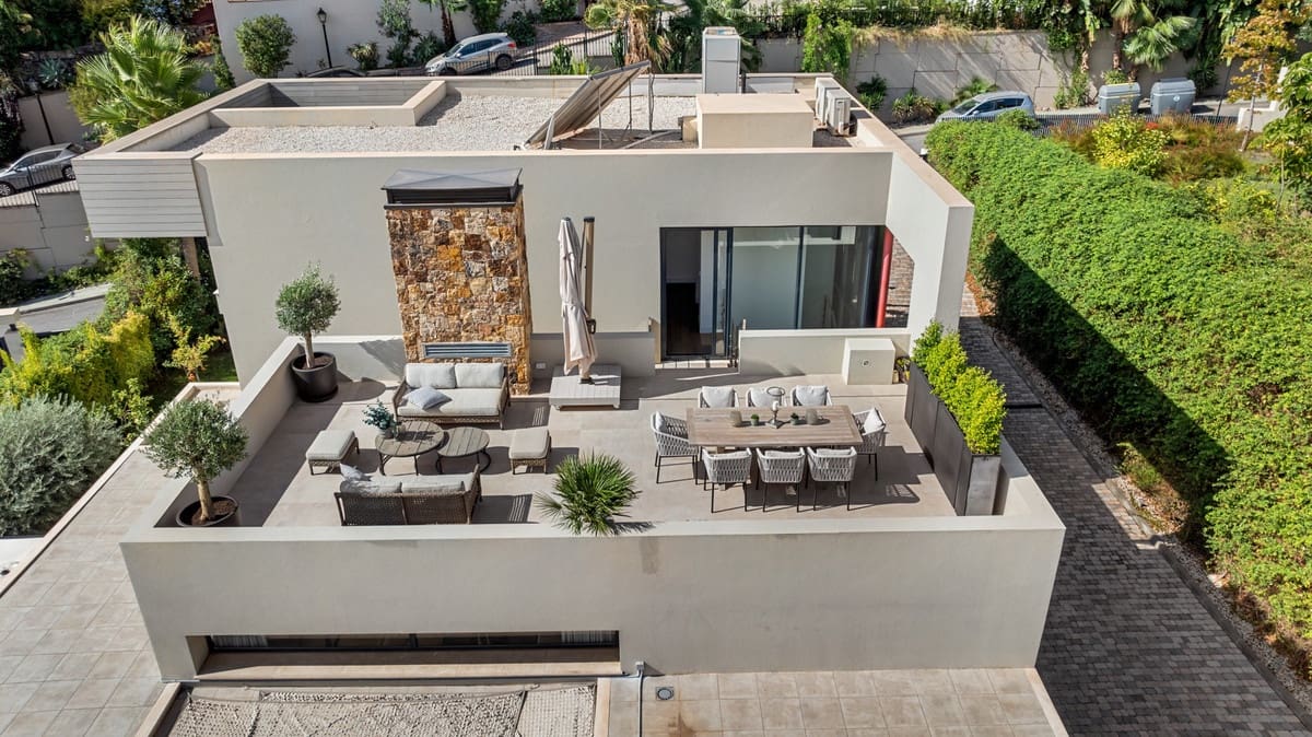 5 soverom Villa til salgs i Nueva Andalucia med svømmebasseng garasje - € 5 695 000 (Ref: 10128321)