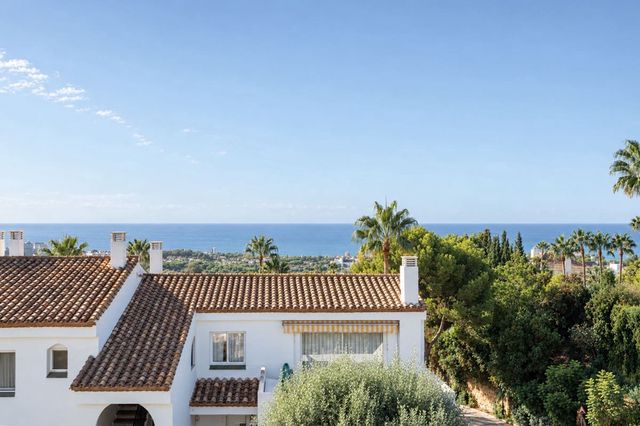 2 soveværelse Lejlighed til salg i El Paraiso, Estepona med swimmingpool - € 550.000 (Ref: 10128324)
