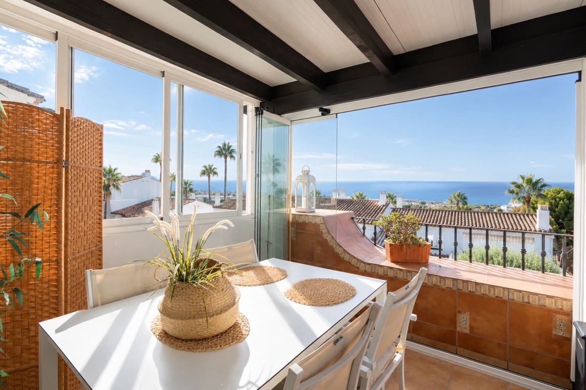2 soveværelse Lejlighed til salg i El Paraiso med swimmingpool - € 550.000 (Ref: 10128324)