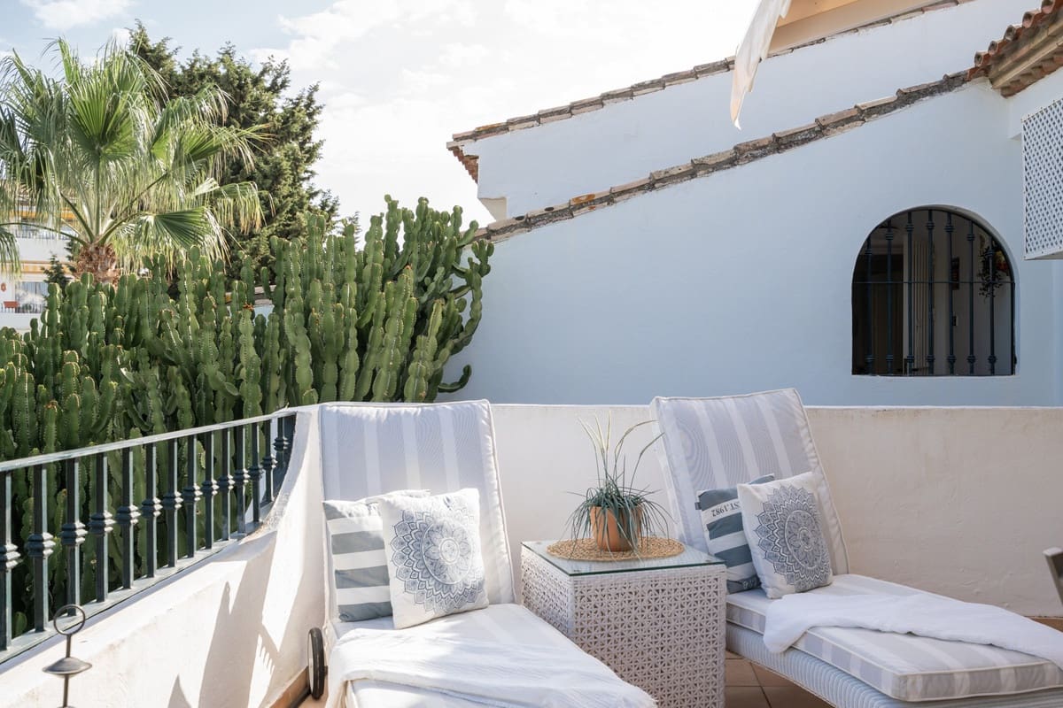 2 soveværelse Lejlighed til salg i El Paraiso med swimmingpool - € 550.000 (Ref: 10128324)