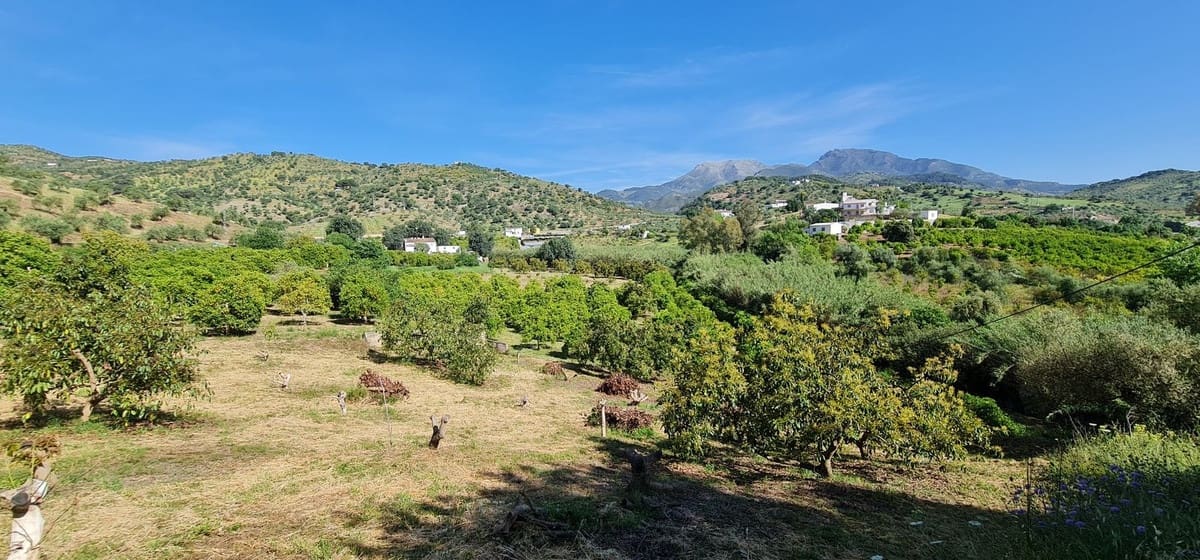 2 bedroom Villa for sale in Tolox with garage - € 320,000 (Ref: 10128333)