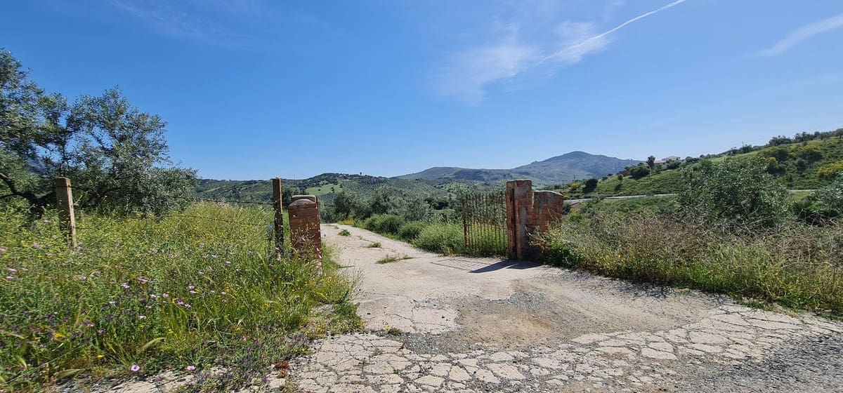 2 bedroom Villa for sale in Tolox with garage - € 320,000 (Ref: 10128333)