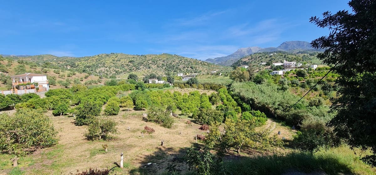 2 bedroom Villa for sale in Tolox with garage - € 320,000 (Ref: 10128333)