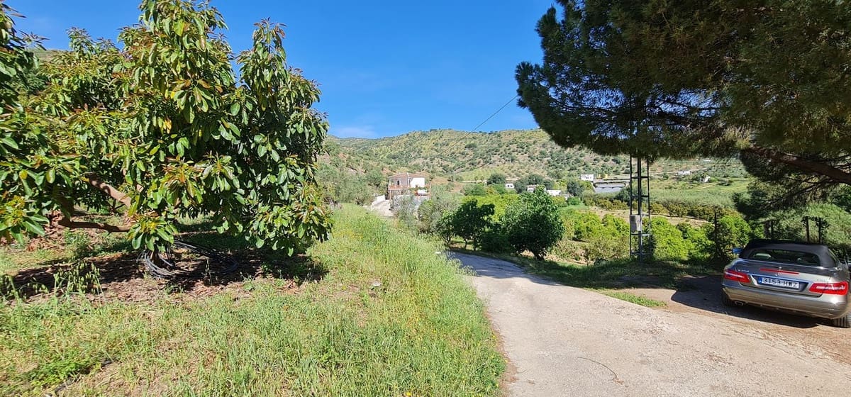 2 bedroom Villa for sale in Tolox with garage - € 320,000 (Ref: 10128333)