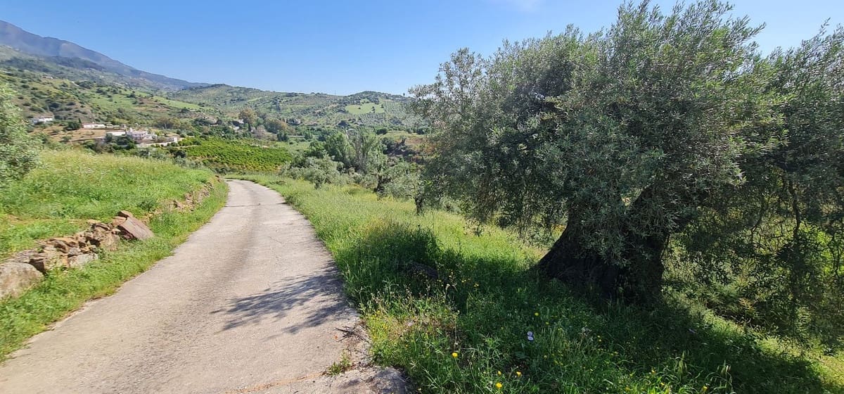 2 bedroom Villa for sale in Tolox with garage - € 320,000 (Ref: 10128333)