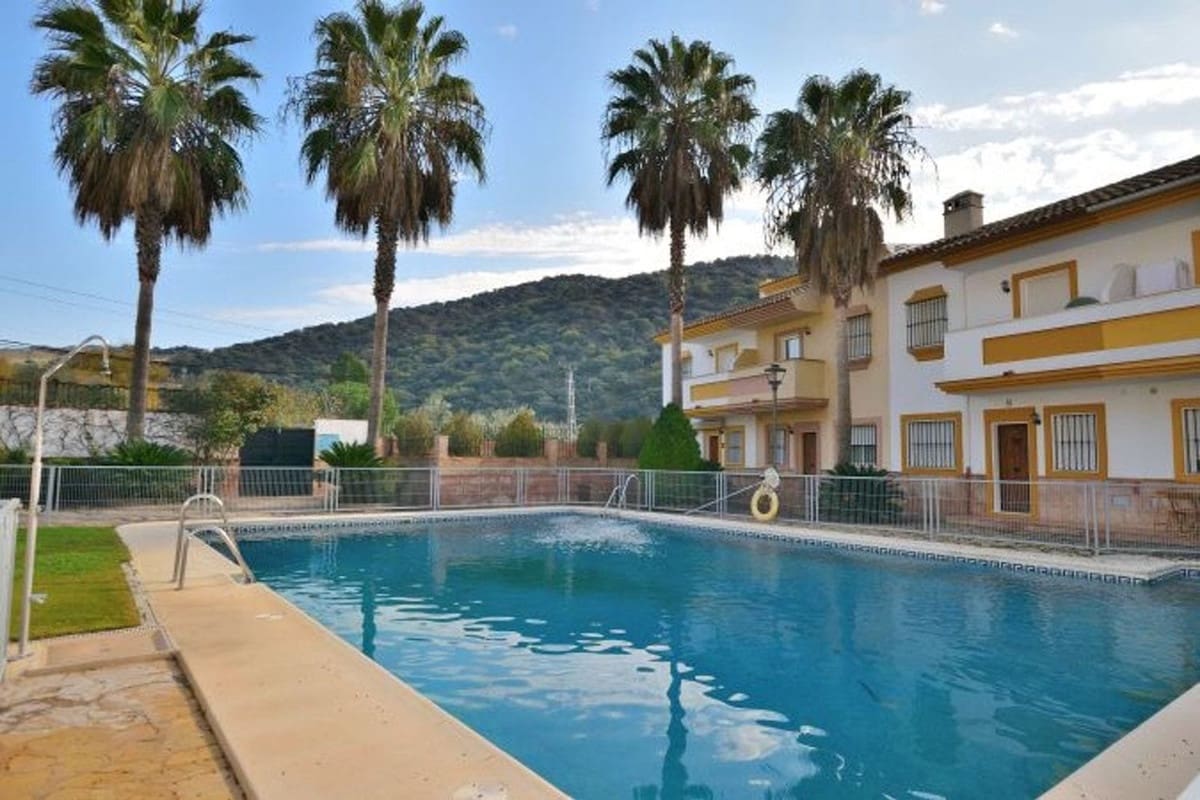 3 chambre Maison de Ville à vendre à Ronda avec piscine garage - 190 000 € (Ref: 10128337)