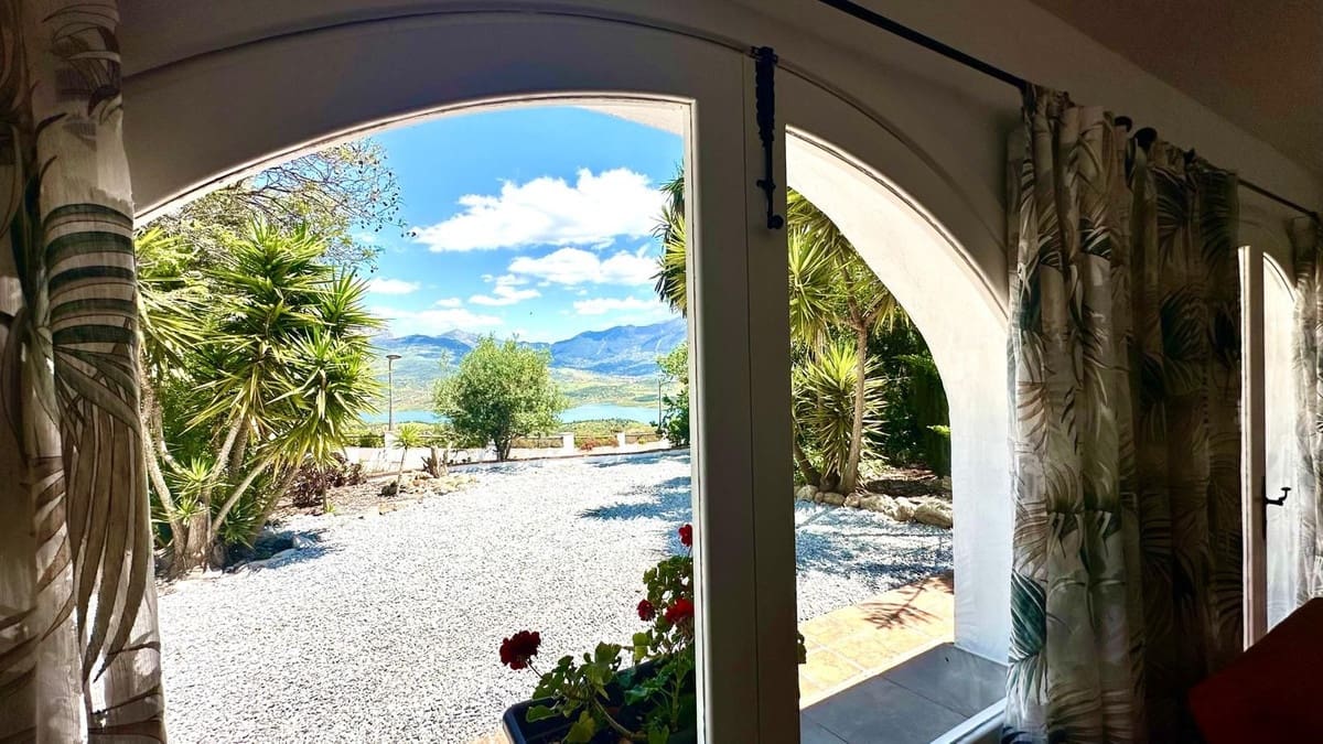 2 bedroom Villa for sale in Vinuela with pool garage - € 339,000 (Ref: 10128339)