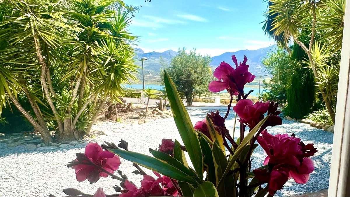 2 bedroom Villa for sale in Vinuela with pool garage - € 339,000 (Ref: 10128339)
