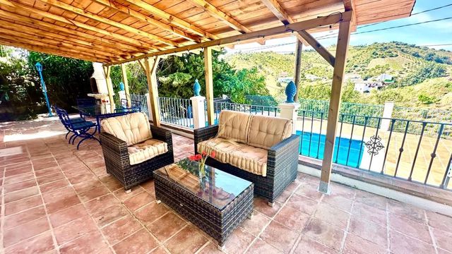 2 bedroom Villa for sale in Viñuela with pool garage - € 339,000 (Ref: 10128339)