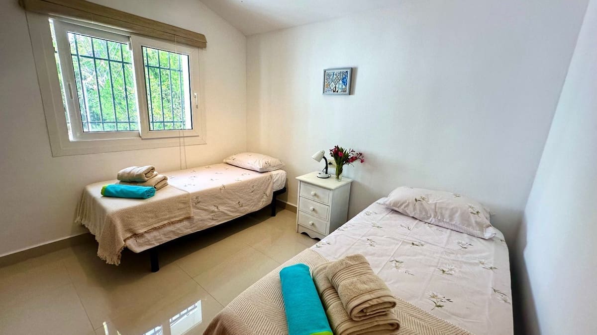 2 bedroom Villa for sale in Vinuela with pool garage - € 339,000 (Ref: 10128339)