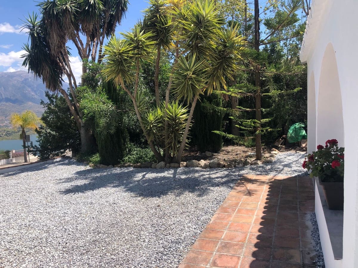 2 bedroom Villa for sale in Vinuela with pool garage - € 339,000 (Ref: 10128339)