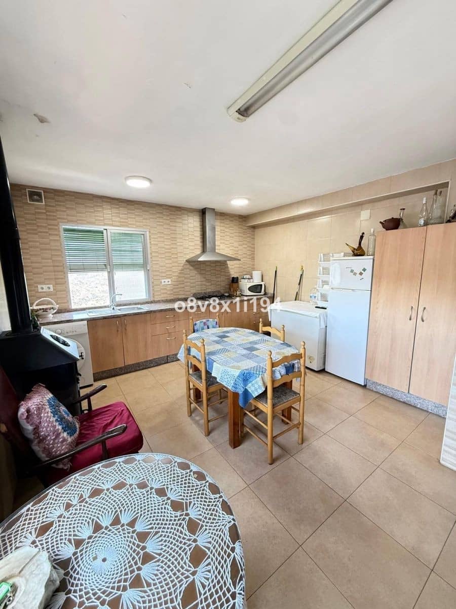 4 bedroom Villa for sale in Competa with garage - € 650,000 (Ref: 10128340)