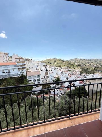 4 bedroom Villa for sale in Cómpeta with garage - € 650,000 (Ref: 10128340)