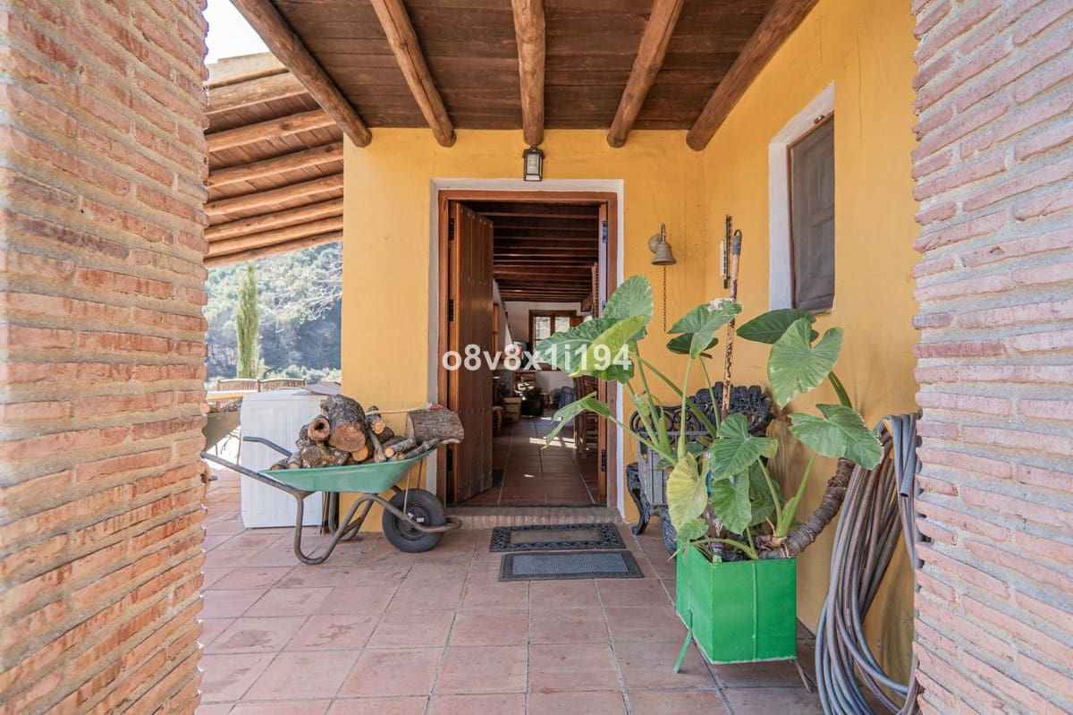 5 slaapkamer Finca/Landhuis te koop in Jubrique met zwembad - € 995.000 (Ref: 10128342)