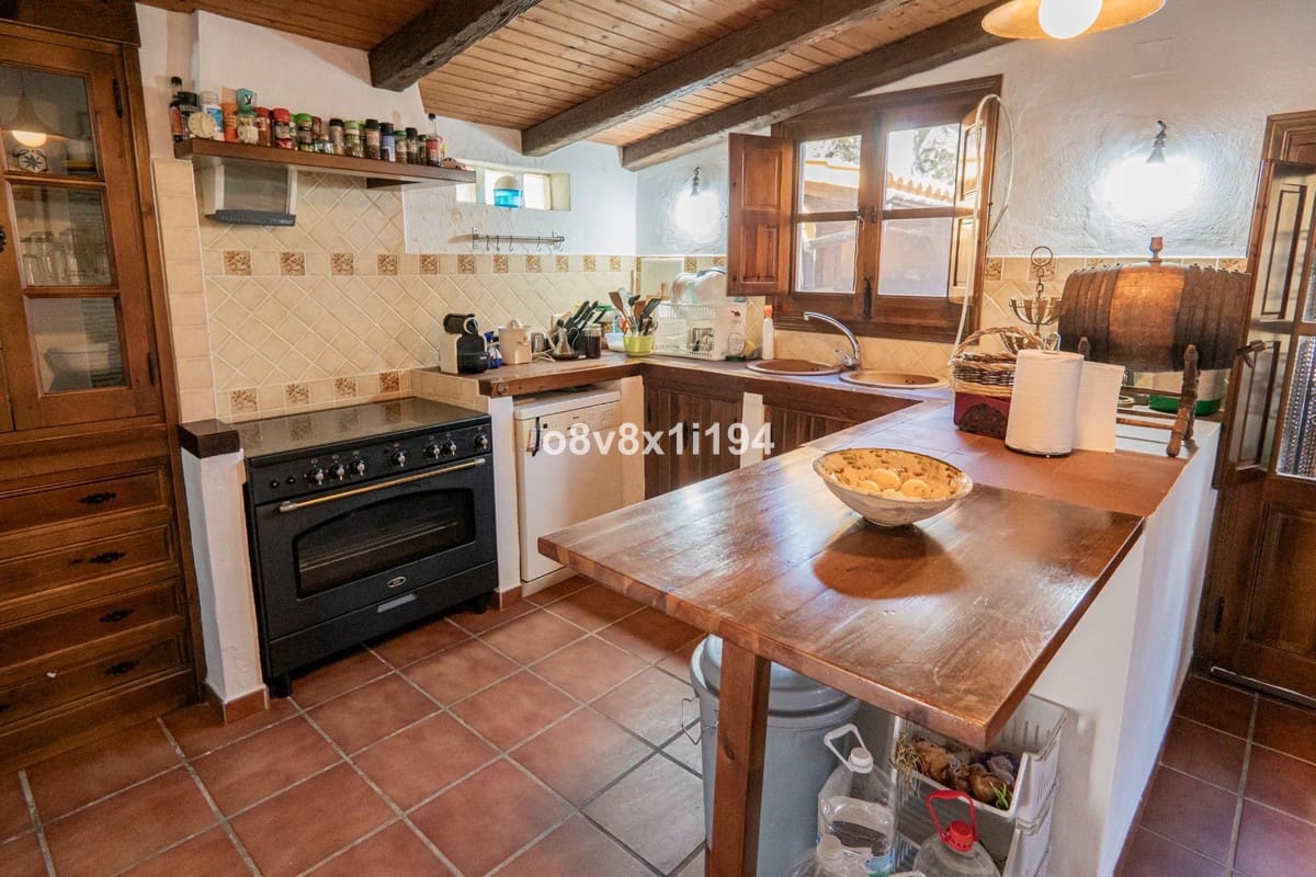 5 slaapkamer Finca/Landhuis te koop in Jubrique met zwembad - € 995.000 (Ref: 10128342)