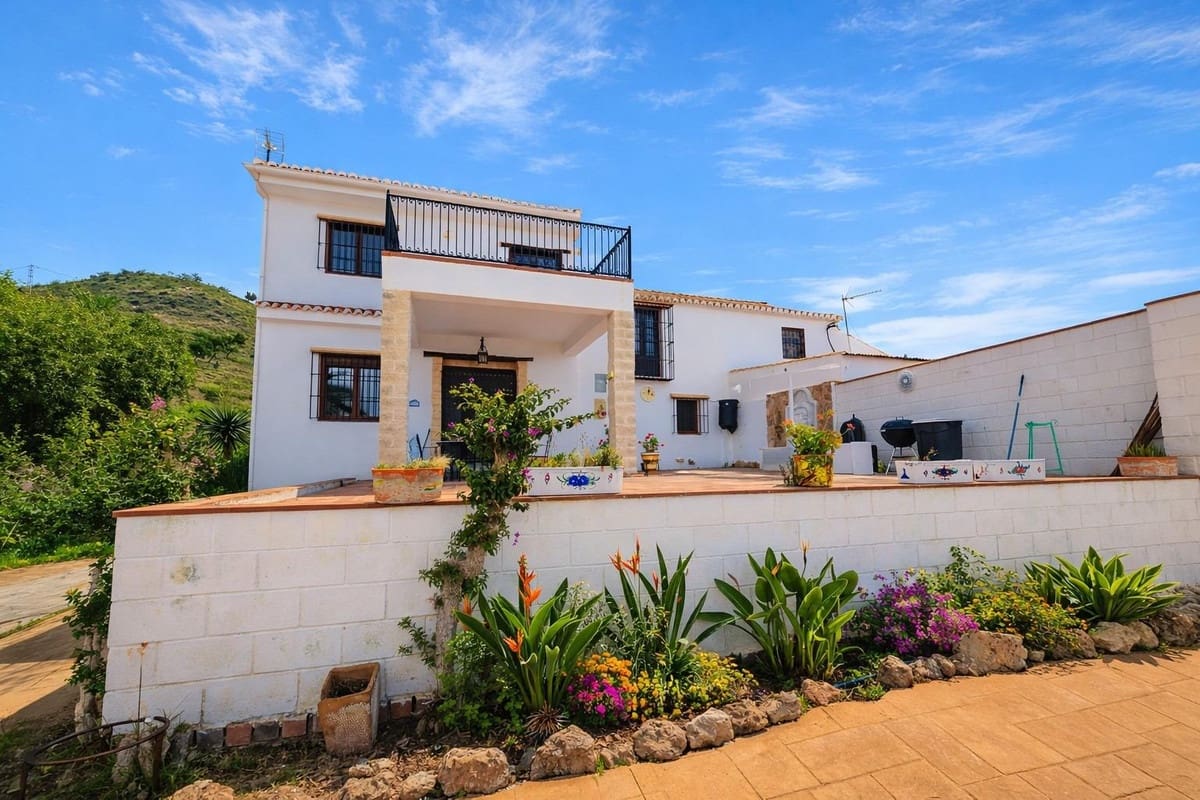 Finca/Casa Rural de 5 habitaciones en Cártama en venta con garaje - 599.000 € (Ref: 10128349)