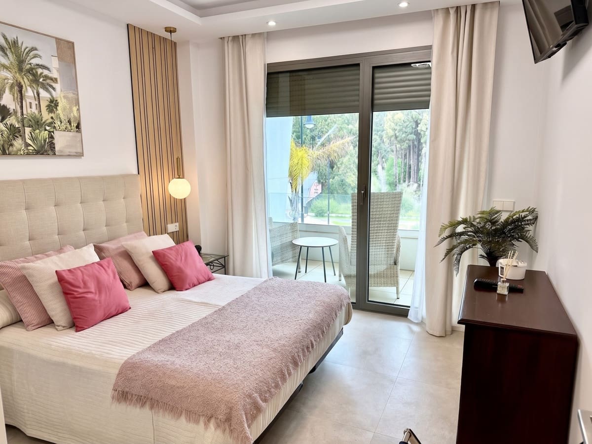 3 slaapkamer Villa te koop in Mijas Costa met zwembad garage - € 945.000 (Ref: 10128368)