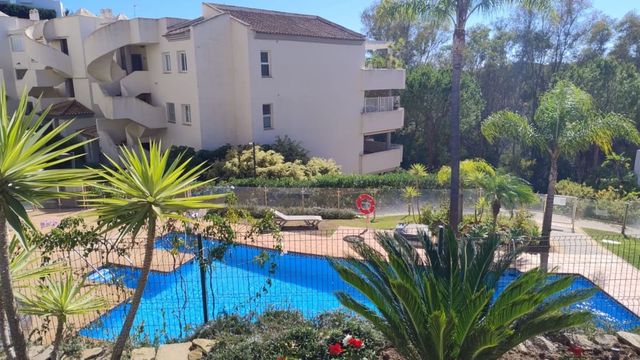 3 slaapkamer Appartement te koop in El Rosario, Marbella met zwembad garage - € 464.000 (Ref: 10128369)