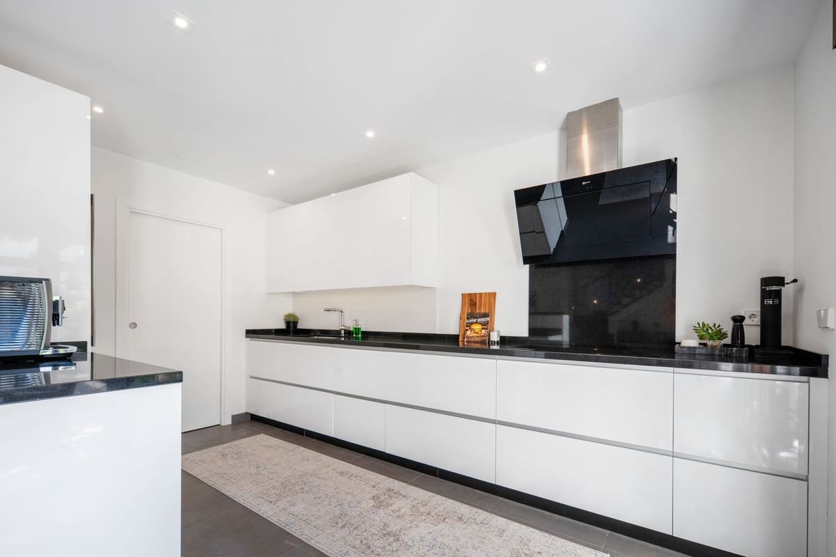 4 camera da letto Casa in vendita in Nueva Andalucia con piscina garage - 1.395.000 € (Rif: 10128379)