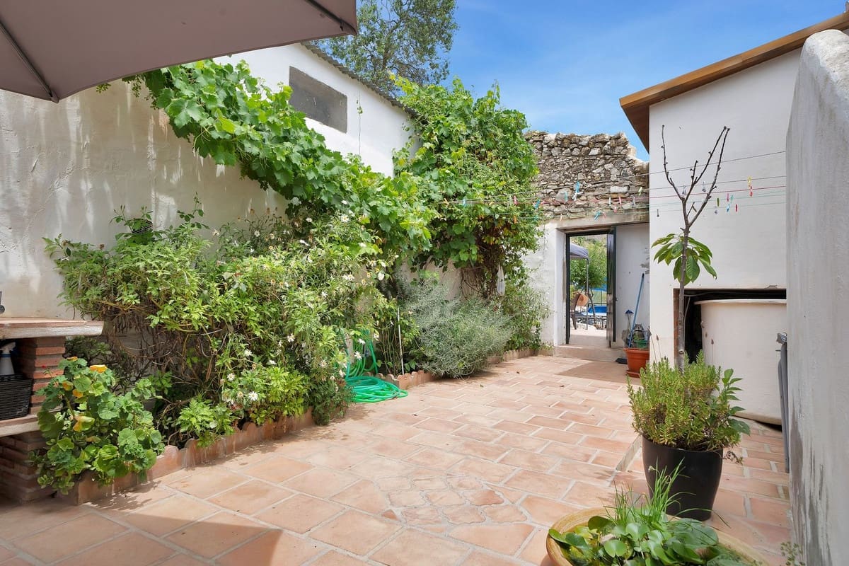 5 slaapkamer Finca/Landhuis te koop in Vinuela met zwembad garage - € 610.000 (Ref: 10128381)