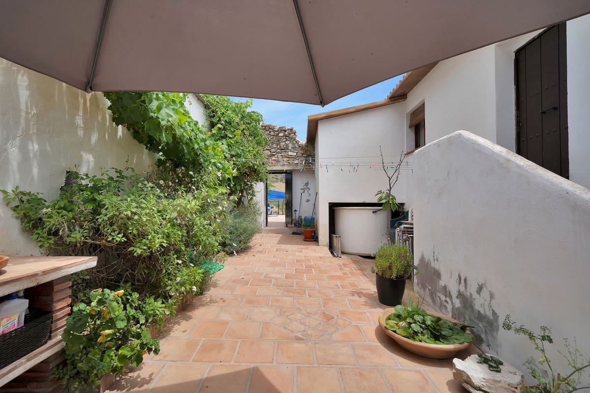 5 slaapkamer Finca/Landhuis te koop in Vinuela met zwembad garage - € 610.000 (Ref: 10128381)