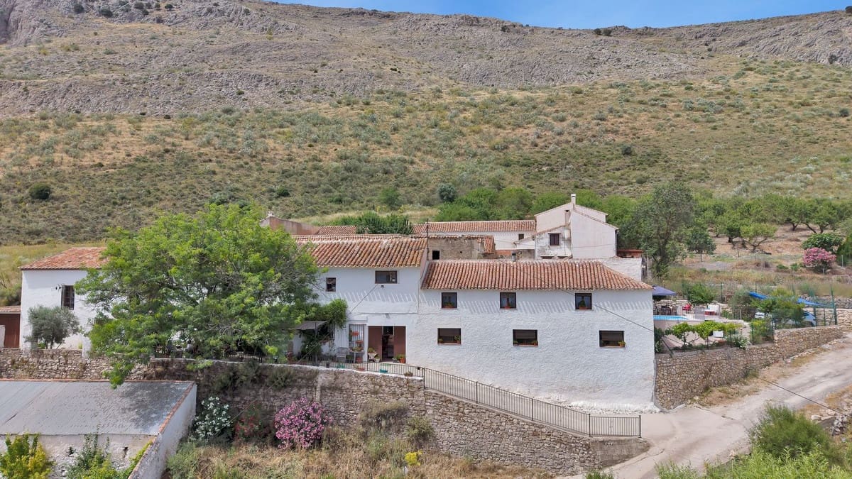 5 slaapkamer Finca/Landhuis te koop in Vinuela met zwembad garage - € 610.000 (Ref: 10128381)