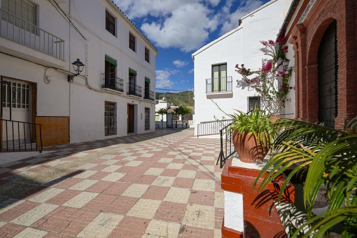 7 quarto Casa em Banda para venda em Tolox - 299 500 € (Ref: 10128385)