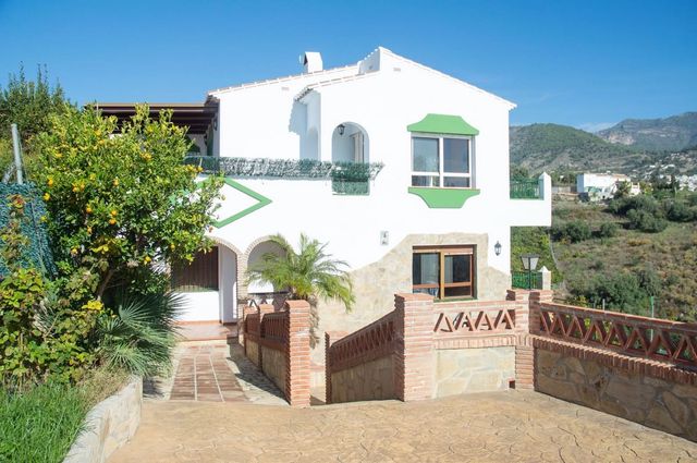 4 bedroom Villa for sale in Frigiliana with pool garage - € 960,000 (Ref: 10128393)