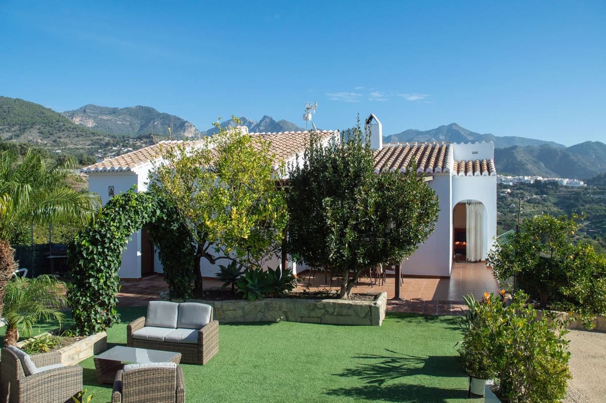 4 bedroom Villa for sale in Frigiliana with pool garage - € 960,000 (Ref: 10128393)