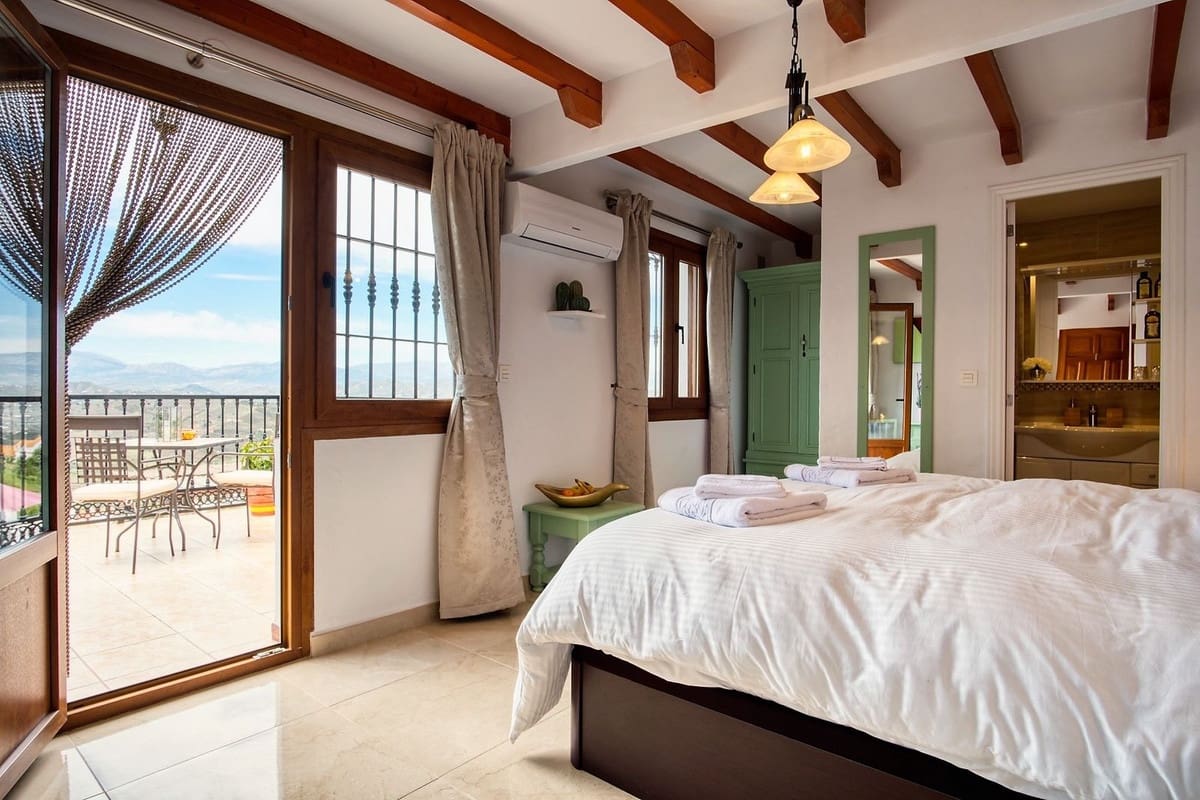5 Zimmer Villa zu verkaufen in Iznate mit Pool Garage - 545.000 € (Ref: 10128396)