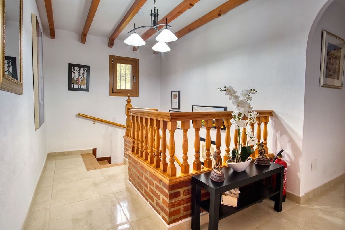 5 Zimmer Villa zu verkaufen in Iznate mit Pool Garage - 545.000 € (Ref: 10128396)