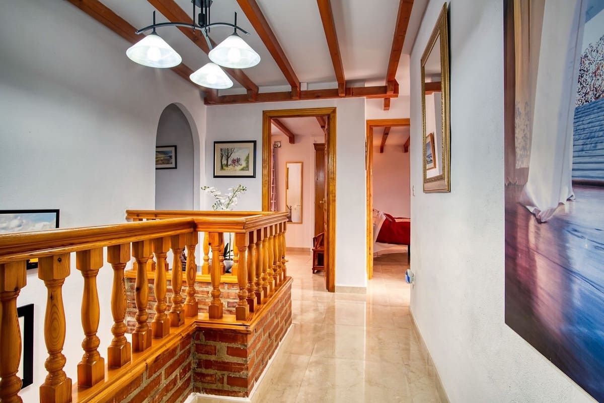5 Zimmer Villa zu verkaufen in Iznate mit Pool Garage - 545.000 € (Ref: 10128396)