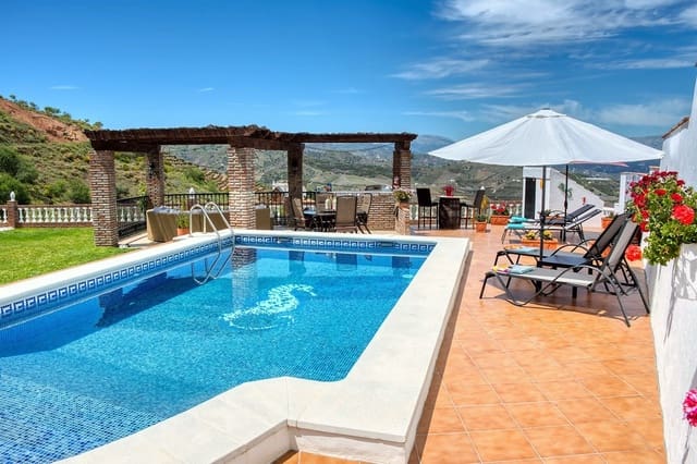 5 Zimmer Villa zu verkaufen in Iznate mit Pool Garage - 545.000 € (Ref: 10128396)