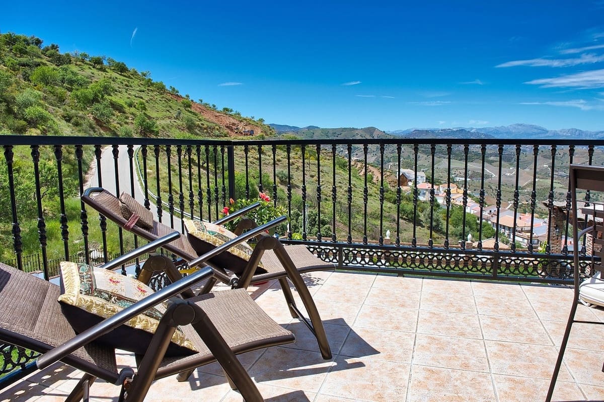 5 Zimmer Villa zu verkaufen in Iznate mit Pool Garage - 545.000 € (Ref: 10128396)