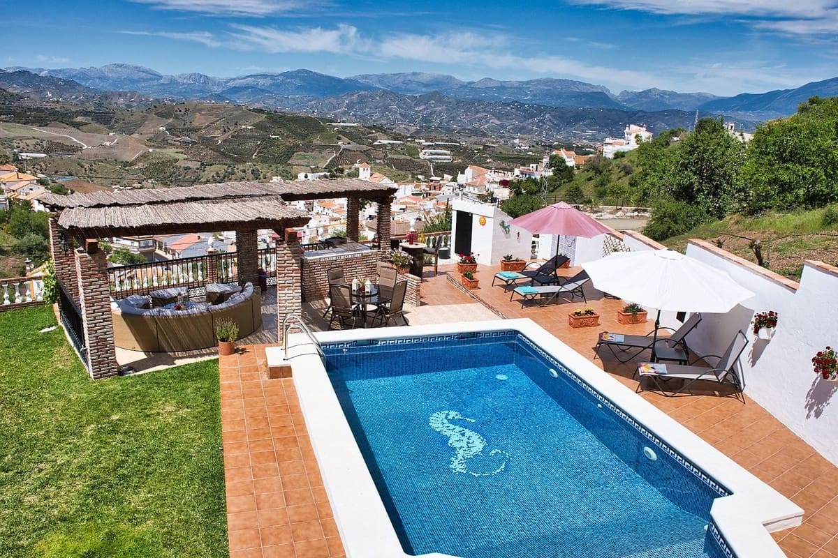 5 Zimmer Villa zu verkaufen in Iznate mit Pool Garage - 545.000 € (Ref: 10128396)