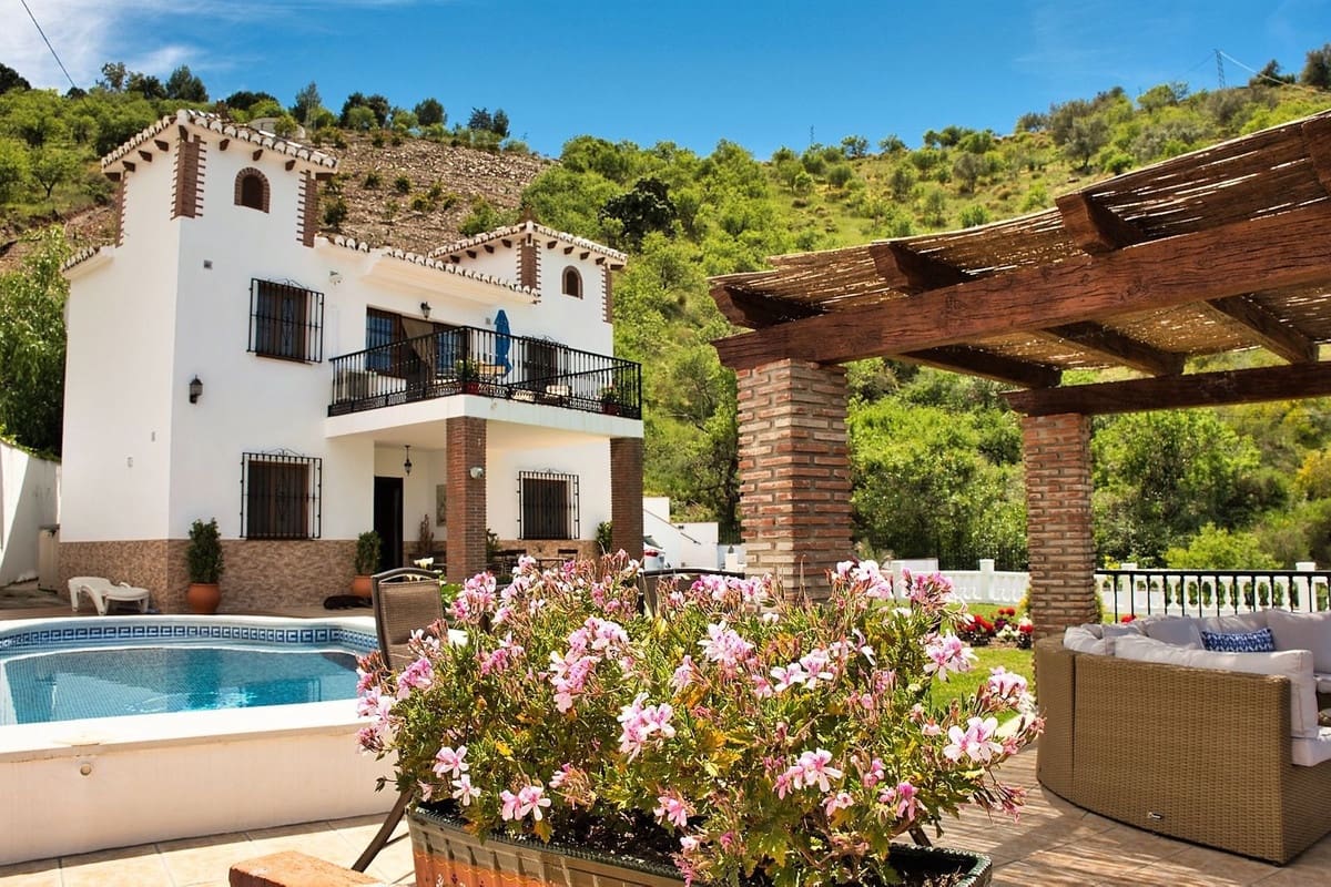 5 Zimmer Villa zu verkaufen in Iznate mit Pool Garage - 545.000 € (Ref: 10128396)