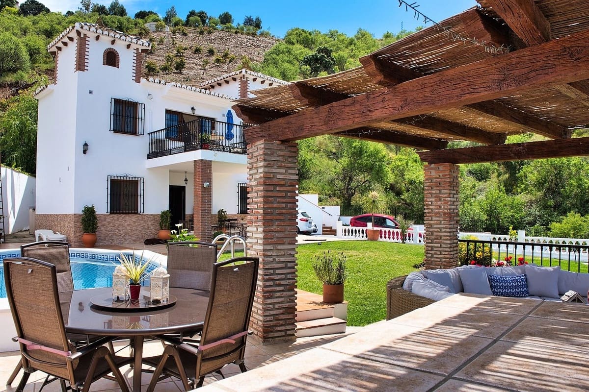5 Zimmer Villa zu verkaufen in Iznate mit Pool Garage - 545.000 € (Ref: 10128396)