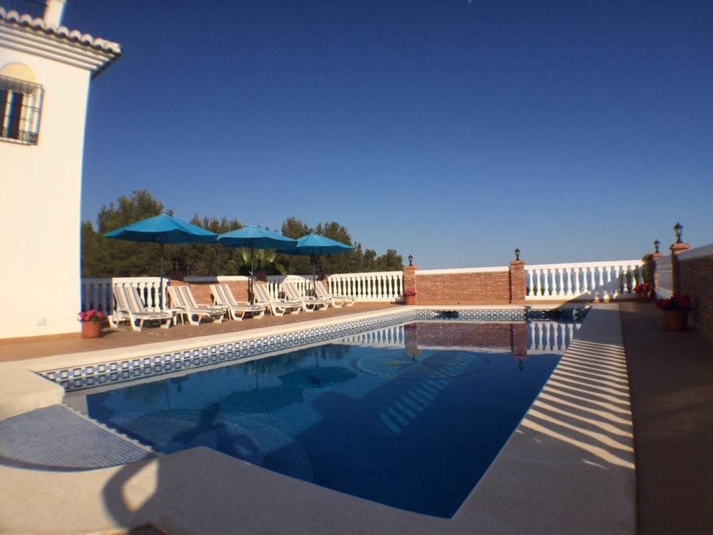 5 bedroom Villa for sale in Frigiliana with pool garage - € 1,299,000 (Ref: 10128399)
