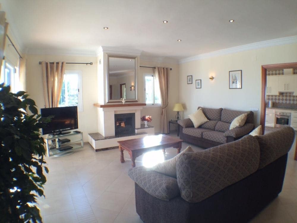 5 bedroom Villa for sale in Frigiliana with pool garage - € 1,299,000 (Ref: 10128399)