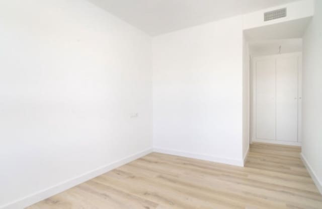Apartamento de 3 habitaciones en Nueva Andalucia, Marbella en venta con piscina garaje - 645.000 € (Ref: 10128404)