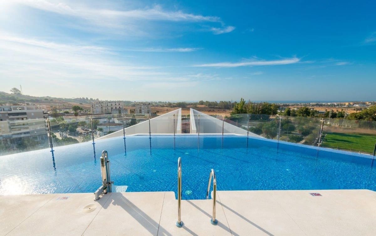 Apartamento de 3 habitaciones en Nueva Andalucia en venta con piscina garaje - 645.000 € (Ref: 10128404)