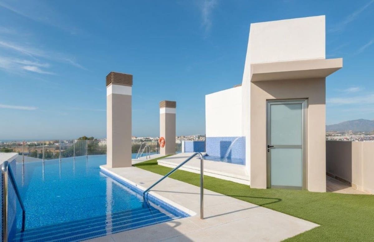 Apartamento de 3 habitaciones en Nueva Andalucia en venta con piscina garaje - 645.000 € (Ref: 10128404)