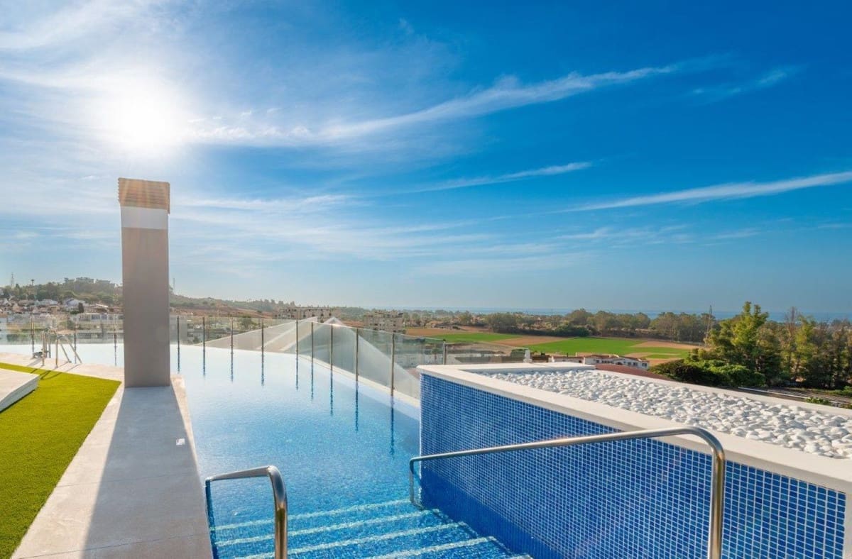 Apartamento de 3 habitaciones en Nueva Andalucia en venta con piscina garaje - 645.000 € (Ref: 10128404)