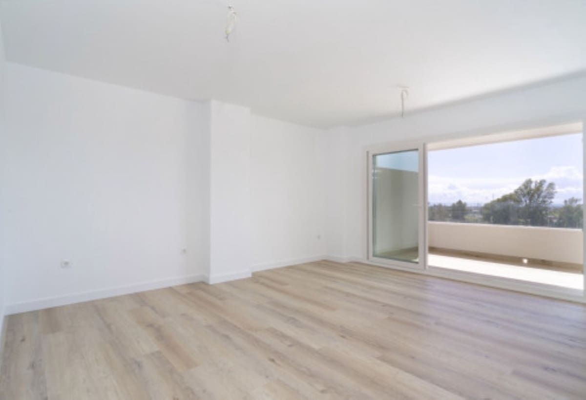 Apartamento de 3 habitaciones en Nueva Andalucia en venta con piscina garaje - 645.000 € (Ref: 10128404)