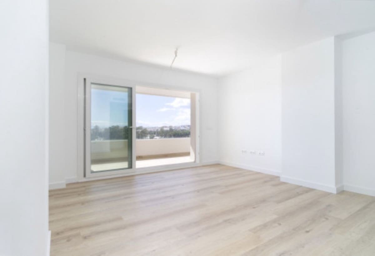 Apartamento de 3 habitaciones en Nueva Andalucia en venta con piscina garaje - 645.000 € (Ref: 10128404)