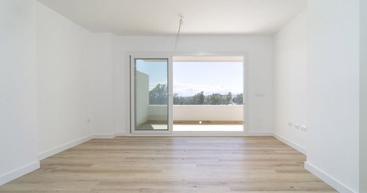 Apartamento de 3 habitaciones en Nueva Andalucia en venta con piscina garaje - 645.000 € (Ref: 10128404)
