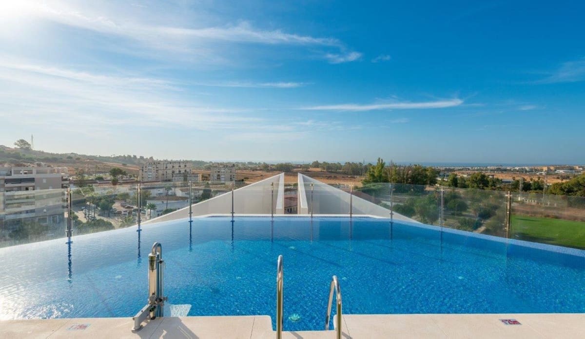 Apartamento de 3 habitaciones en Nueva Andalucia en venta con piscina garaje - 645.000 € (Ref: 10128404)