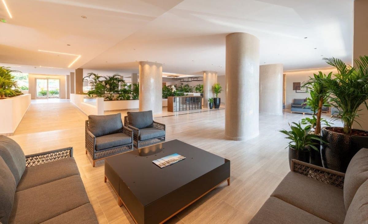 Apartamento de 3 habitaciones en Nueva Andalucia en venta con piscina garaje - 645.000 € (Ref: 10128404)